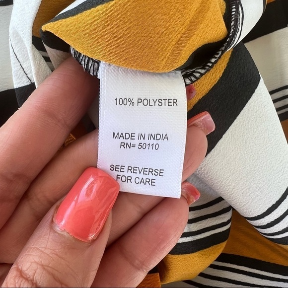 Feathers Shorts jumpsuit romper Size Small - Picture 8 of 12